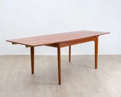 Table de salle à manger en teck, fabriquée au Danemark, par la société Glos
