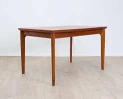Table de salle à manger en teck, fabriquée au Danemark, par la société Glos