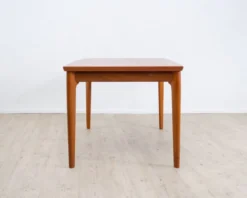 Table de salle à manger en teck, fabriquée au Danemark, par la société Glos