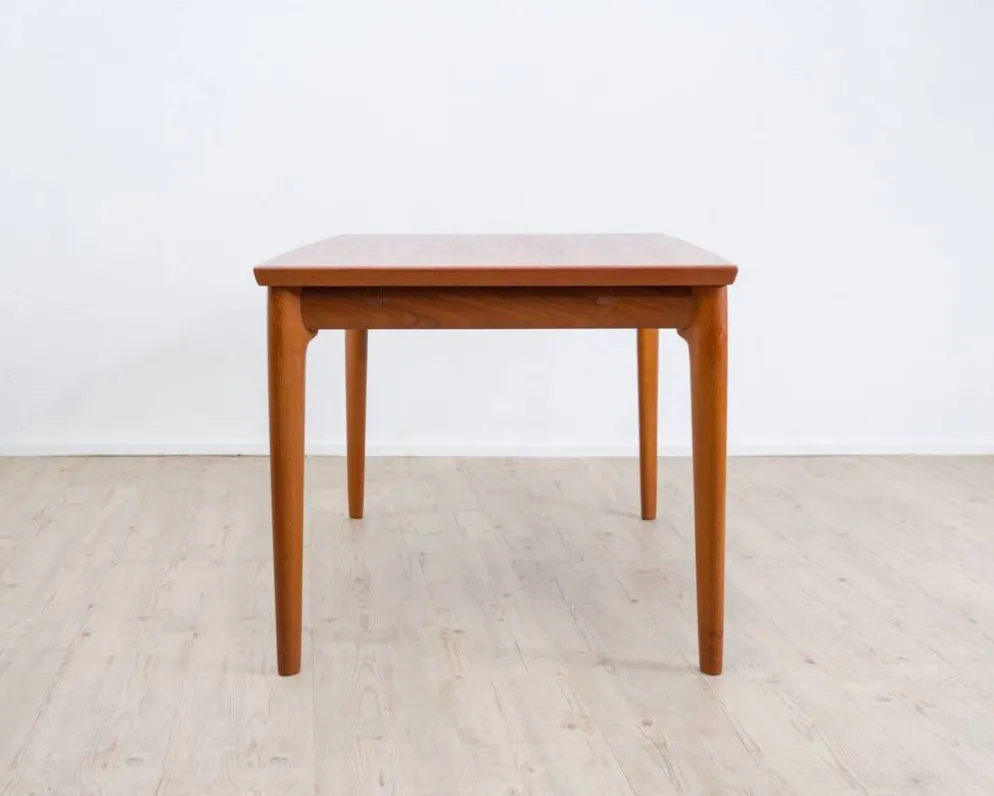 Table de salle à manger en teck, fabriquée au Danemark, par la société Glos