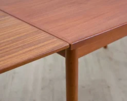 Table de salle à manger en teck, fabriquée au Danemark, par la société Glos