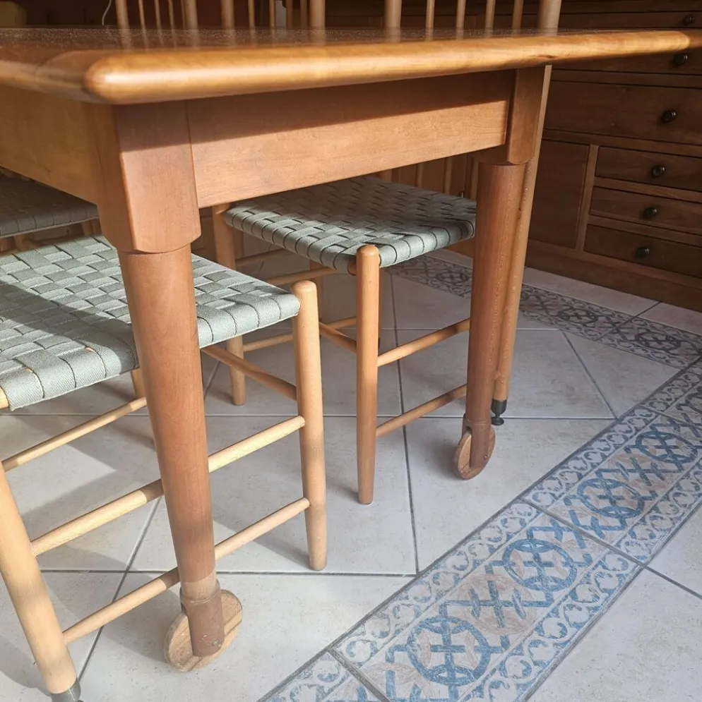 Table de salle à manger et 6 chaises en merisier massif - Roche Bobois