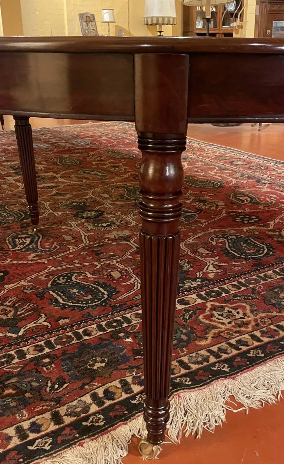 Table de salle à manger extensible d'époque Louis XVI en acajou à bandeau d