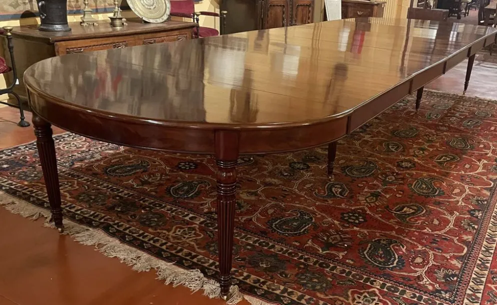 Table de salle à manger extensible d'époque Louis XVI en acajou à bandeau d