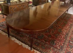 Table de salle à manger extensible d'époque Louis XVI en acajou à bandeau d