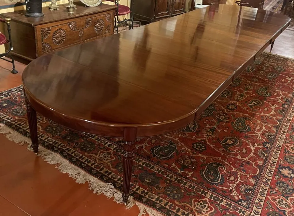 Table de salle à manger extensible d'époque Louis XVI en acajou à bandeau d