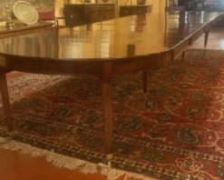 Table de salle à manger extensible d'époque Louis XVI en acajou à bandeau d