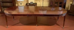 Table de salle à manger extensible Louis XVI en acajou à bandeau -19° siècl