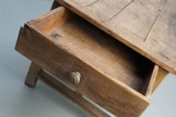 Table de salle à manger rustique française du XVIIIe siècle en vieux orme, style ferme