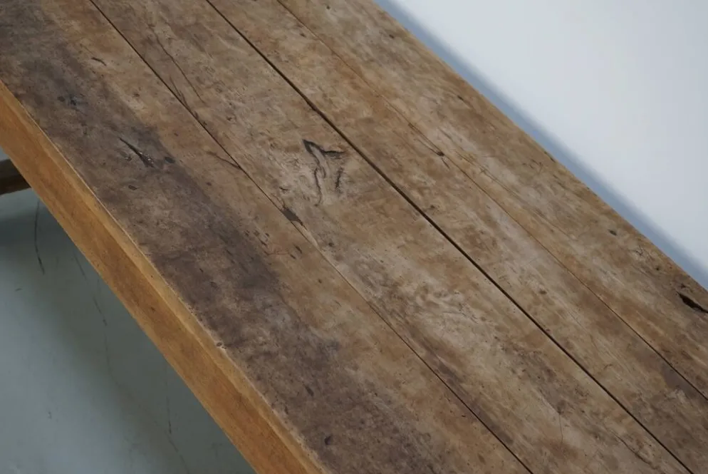 Table de salle à manger rustique française du XVIIIe siècle en vieux orme, style ferme