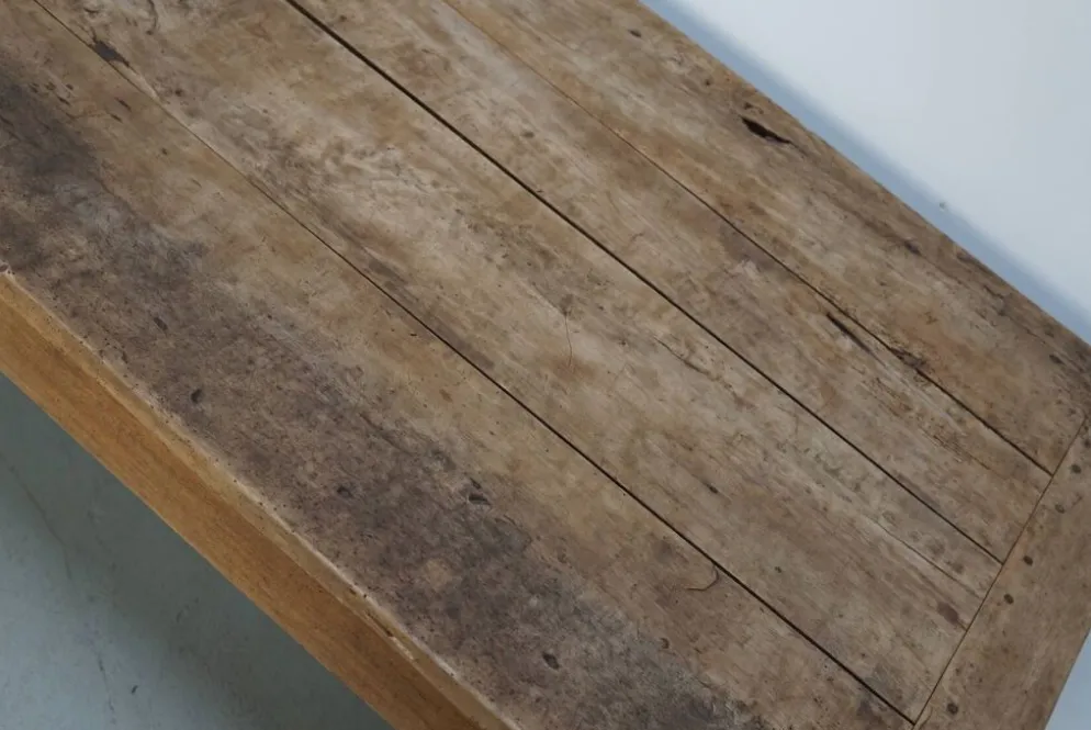 Table de salle à manger rustique française du XVIIIe siècle en vieux orme, style ferme