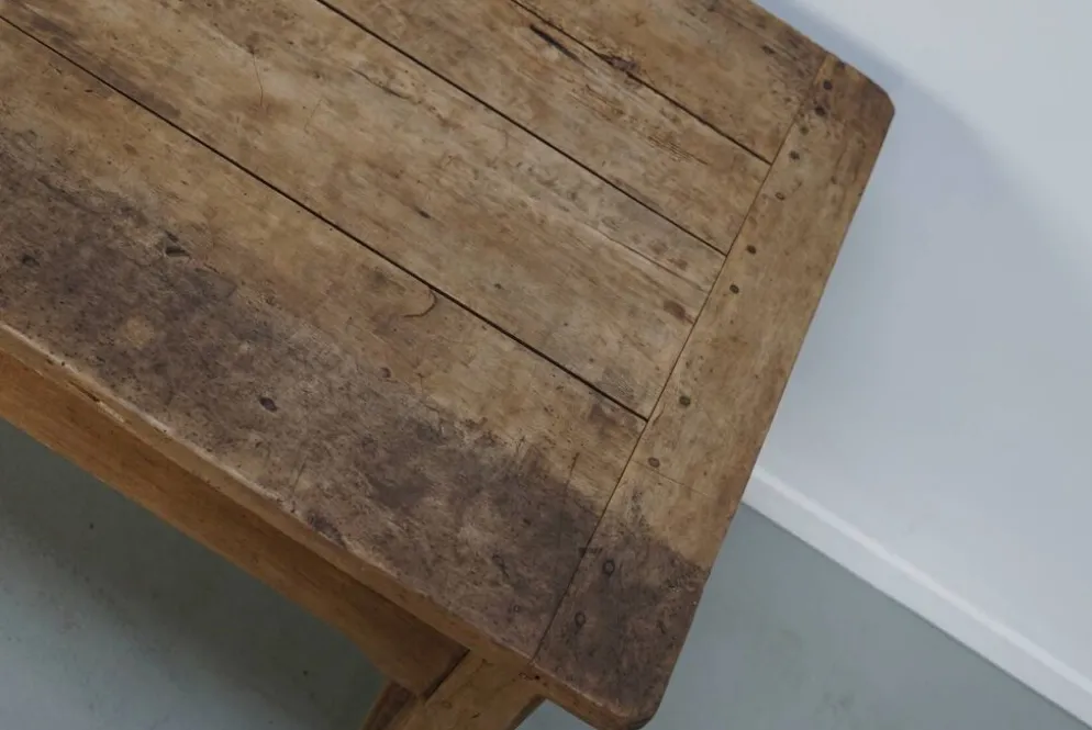 Table de salle à manger rustique française du XVIIIe siècle en vieux orme, style ferme