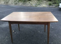 Table de salle à manger vintage