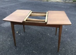 Table de salle à manger vintage