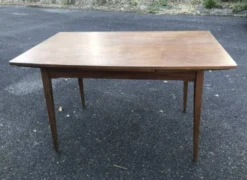 Table de salle à manger vintage
