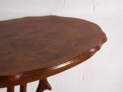 Table de salon ancienne en bois de noyer – Europe centrale, vers 1880
