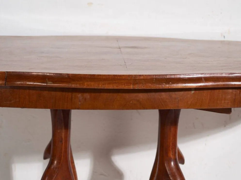 Table de salon ancienne en bois de noyer – Europe centrale, vers 1880