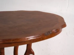 Table de salon ancienne en bois de noyer – Europe centrale, vers 1880