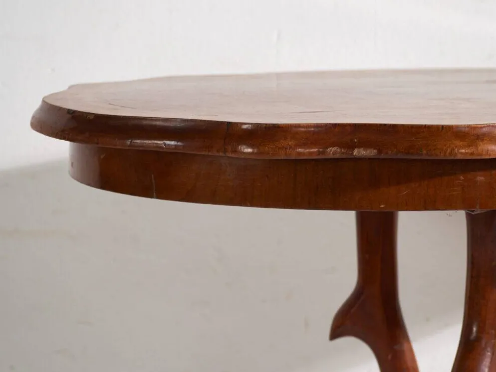 Table de salon ancienne en bois de noyer – Europe centrale, vers 1880