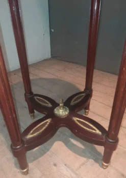 Table de salon de style Louis XVI