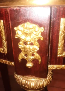 Table de salon de style Louis XVI