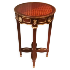 Table de salon de style Louis XVI