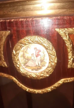 Table de salon de style Louis XVI