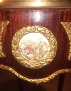 Table de salon de style Louis XVI