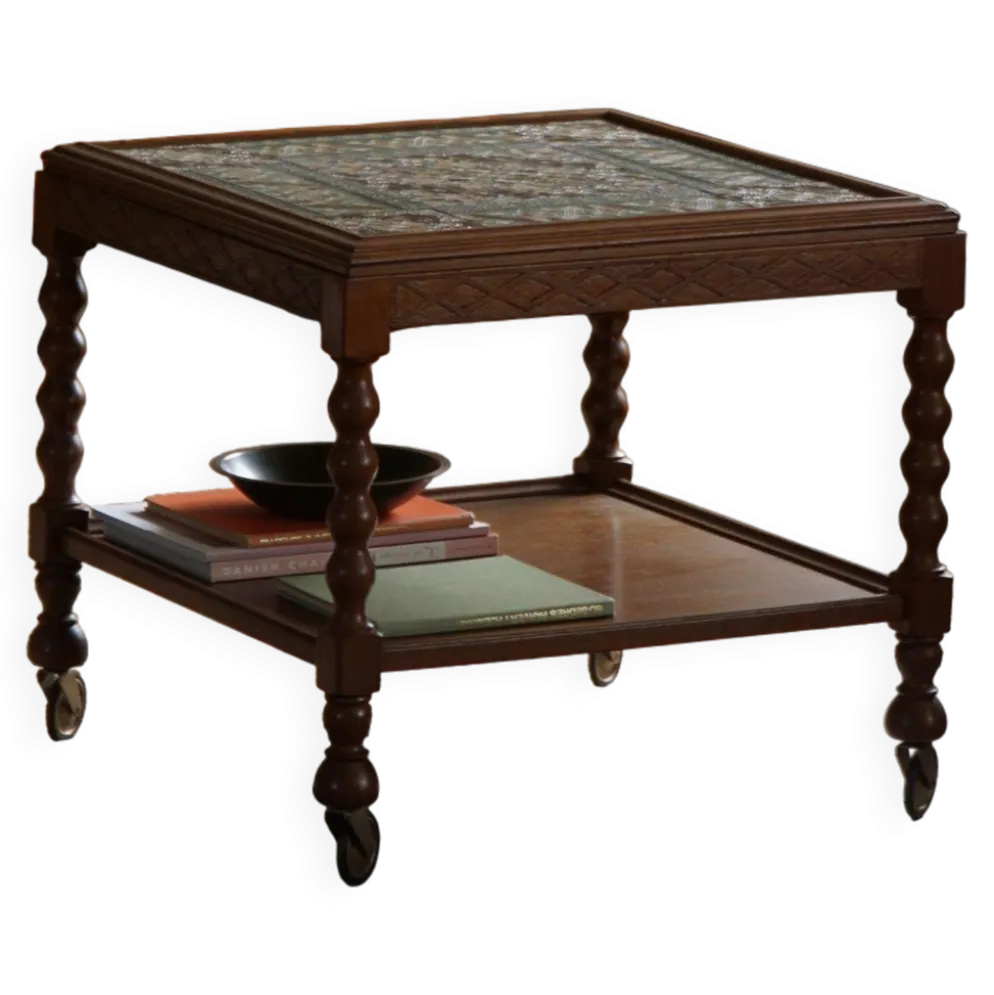 Table de service danoise moderne avec pieds tournés bobines et carreaux colorés, années 1950