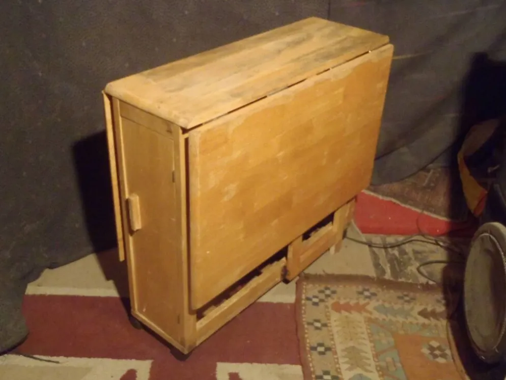 Table / desserte pliable.