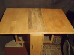 Table / desserte pliable.