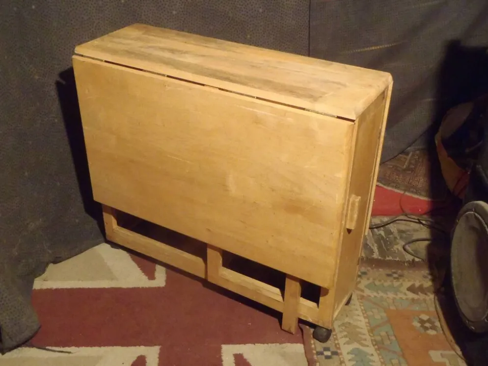 Table / desserte pliable.