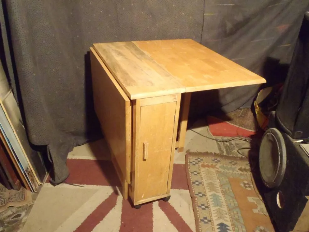 Table / desserte pliable.