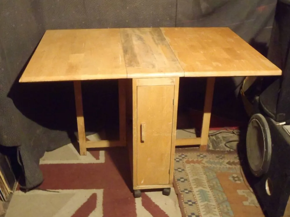 Table / desserte pliable.