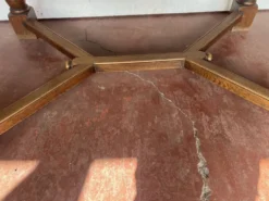 Table de style renaissance en chene massif XX siècle