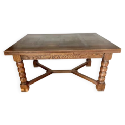 Table de style renaissance en chene massif XX siècle