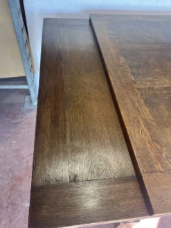 Table de style renaissance en chene massif XX siècle