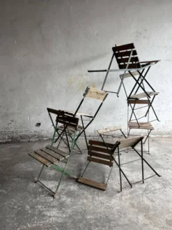 Table de terrasse de brasserie vintage des années 1930 avec chaise pliante en métal vert et bois