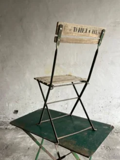 Table de terrasse de brasserie vintage des années 1930 avec chaise pliante en métal vert et bois