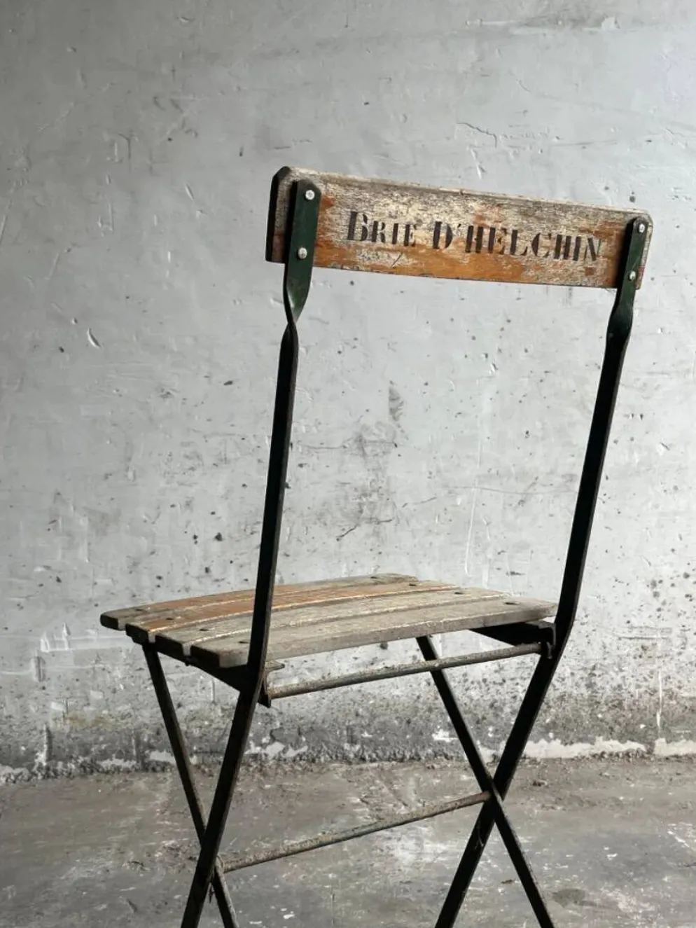 Table de terrasse de brasserie vintage des années 1930 avec chaise pliante en métal vert et bois