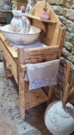 Table de toilette