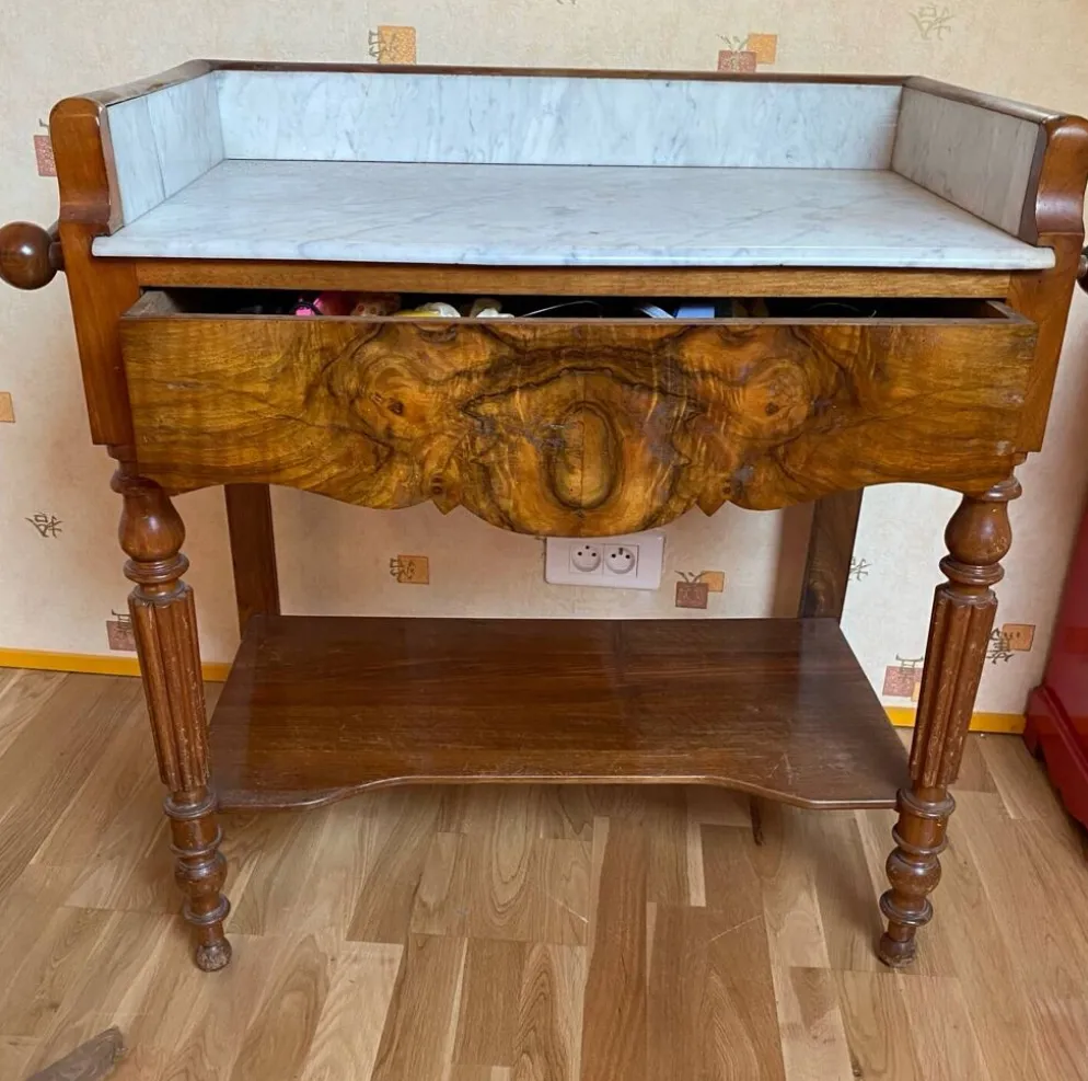 Table de toilette