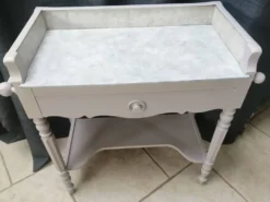 Table de toilette