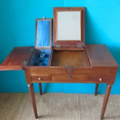 Table de toilette d'époque, fin XVIIIè en merisier massif, France vers 1770