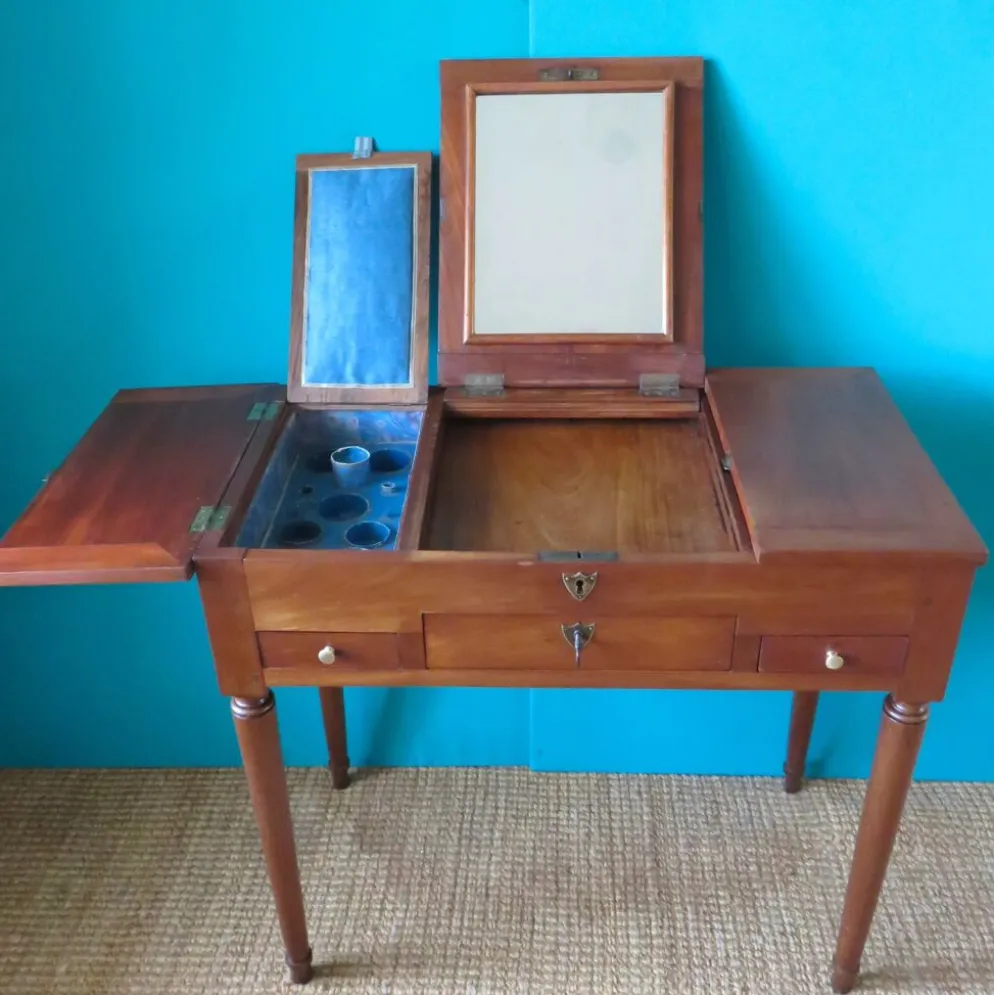 Table de toilette d'époque, fin XVIIIè en merisier massif, France vers 1770