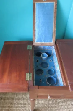 Table de toilette d'époque, fin XVIIIè en merisier massif, France vers 1770