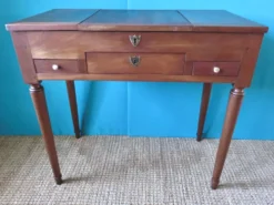 Table de toilette d'époque, fin XVIIIè en merisier massif, France vers 1770