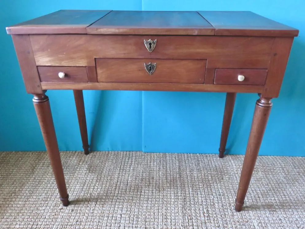 Table de toilette d'époque, fin XVIIIè en merisier massif, France vers 1770