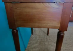 Table de toilette d'époque, fin XVIIIè en merisier massif, France vers 1770