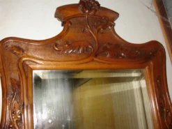 Table de toilette et son miroir en noyer vers 1880